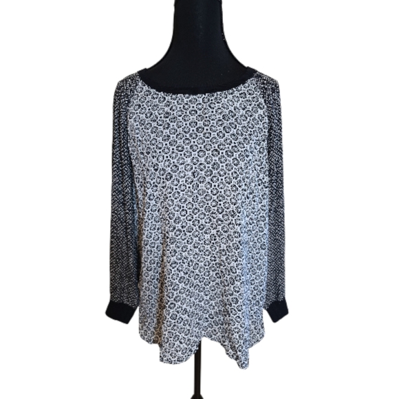 LOFT Tops - Ann Taylor LOFT Long Sleeve Black and White Patterned Blouse SP